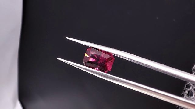 2.88 ct. Гранат Родолит, октагон. Танзания