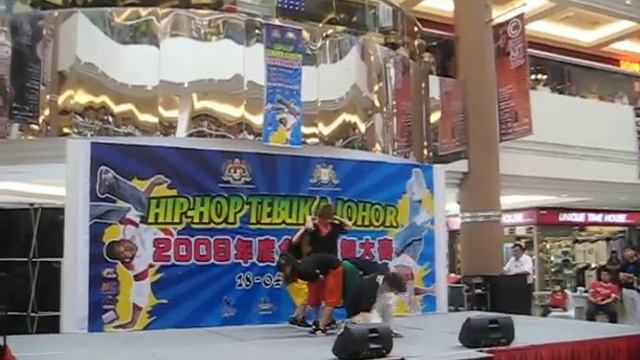 Famous Strike at Johor Hip Hop Open 2009