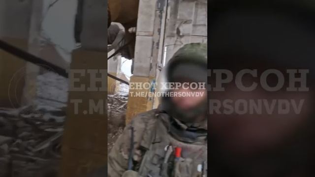 Десантники 331-го полка 98-й дивизии ВДВ на территории Огнеупорного комбината в городе Часов Яр,...