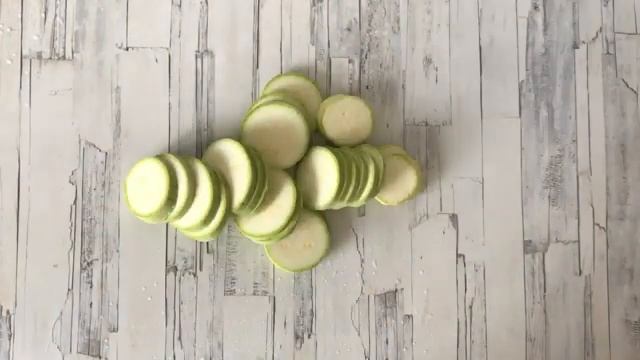 Куриная печень с кабачками