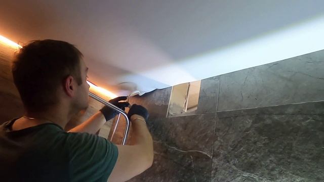 Как установить бесщелевой натяжной потолок с адресными световыми линиями и светильниками BH53