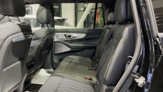 GAC GS8  комплектация GX Premium 4 WD цвет черный салон темный