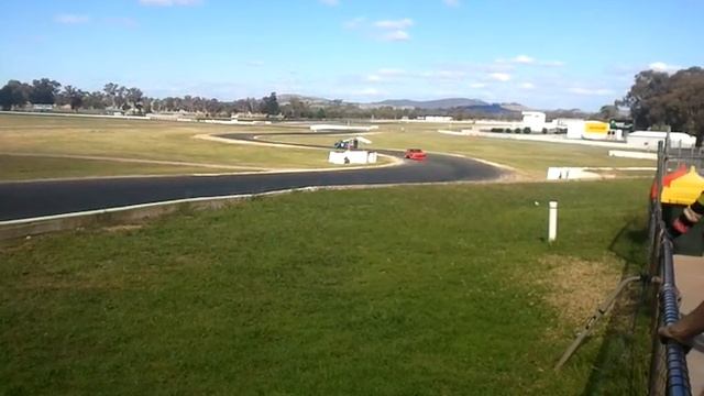 running in new xe falcon 351 race carswinton raceway vicv8's