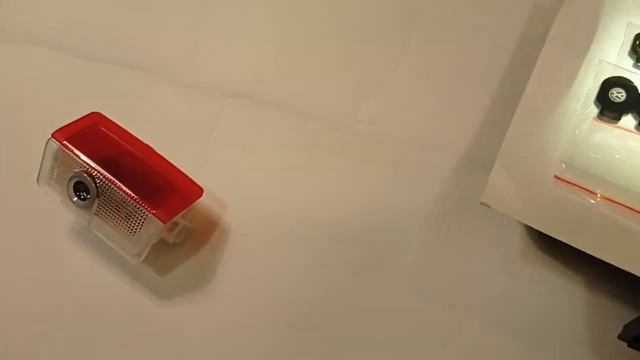 Сменные слайды для плафонов с проекцией логотипа. Процесс замены.