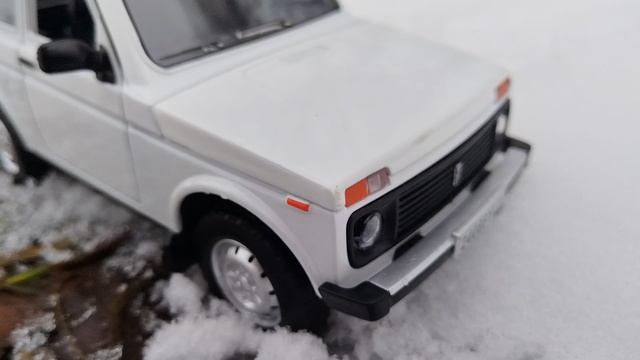 Обзор Lada Niva в масштабе 1:24