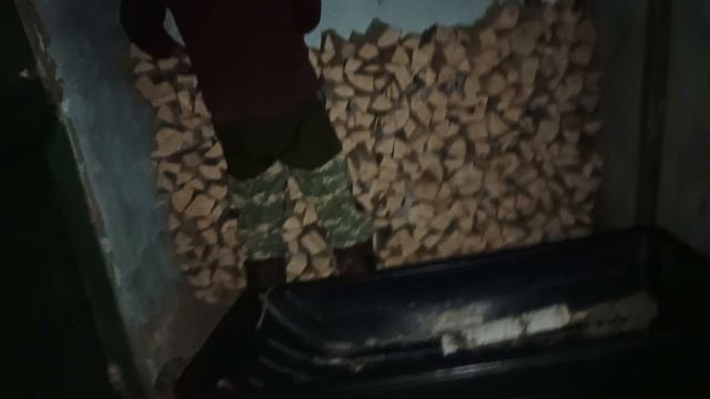 Стаскиваем дрова