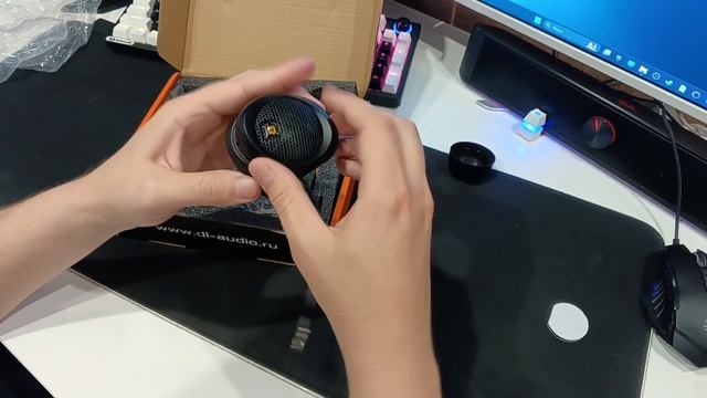 Распаковка и установка твиттеров Dl Audio Anaconda в Toyota BB qnc21