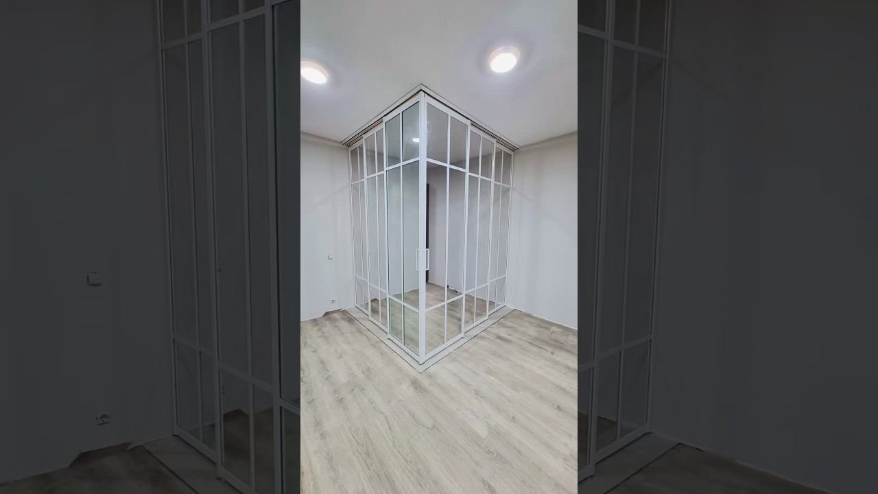 БЕЛОСНЕЖНАЯ УГЛОВАЯ ПЕРЕГОРОДКА