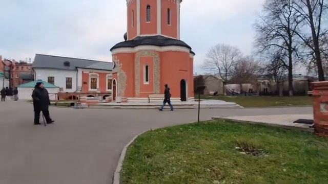 Монастыри Москвы. Высоко-Петровский монастырь на улице Петровка 28. Основан в 1315 году.