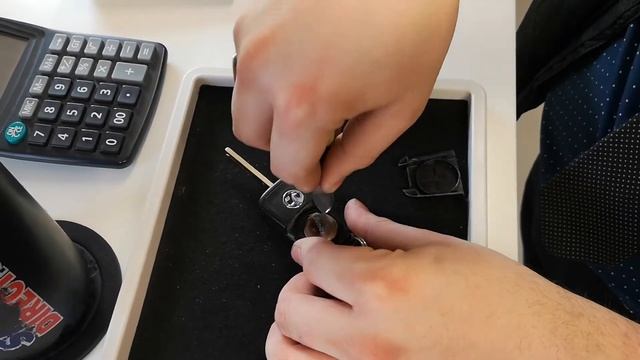How to change the battery in a Vauxhall Key Fob