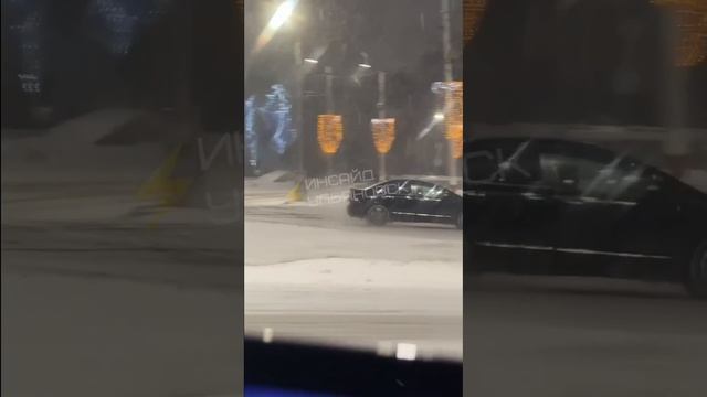 ❗️Сегодня в 5 утра неадекват  на Пушкаревском кольце, частично разбил себе машину. «Похоже пьяный го