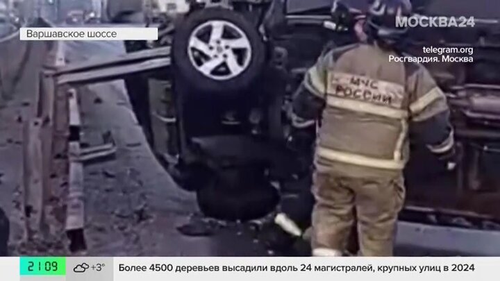 Автомобиль врезался в дорожное ограждение на Варшавском шоссе