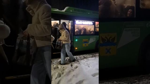 Остановка Гребенская улица Пролетарская утро не смогли уехать автобусы полные ходят редко