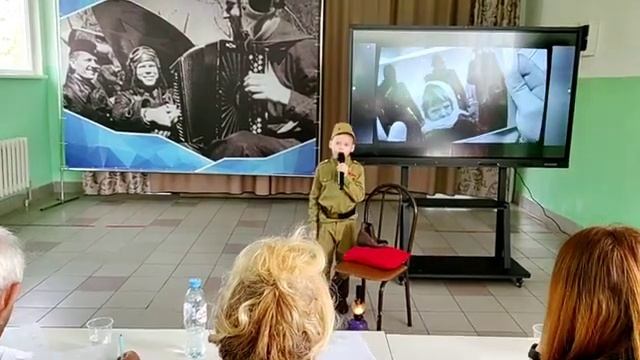 Детский ботинок