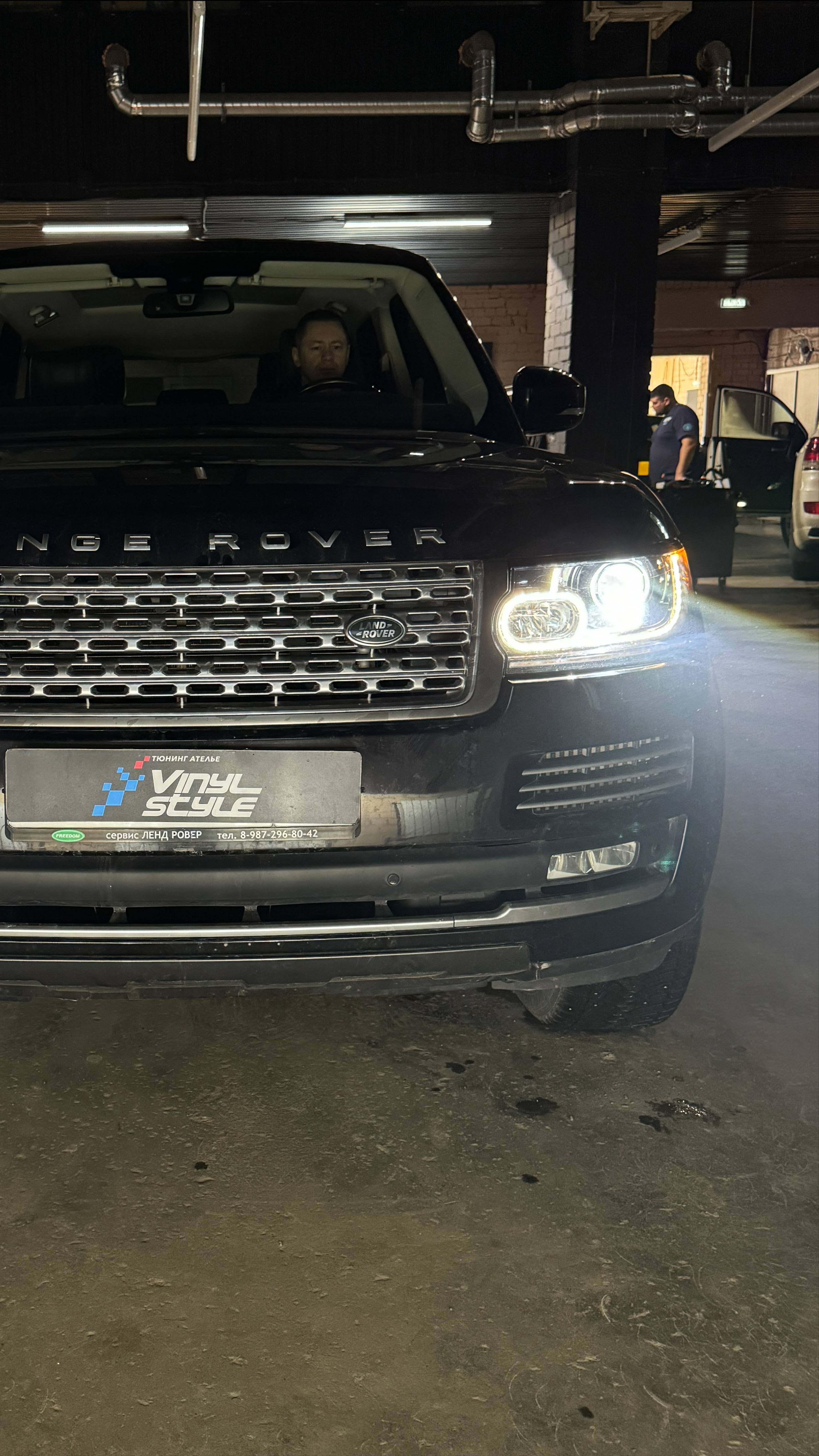 На Range Rover Vogue вместо штатного би-ксенона установили bi-led модули Aozoom K3 Dragon Knigh