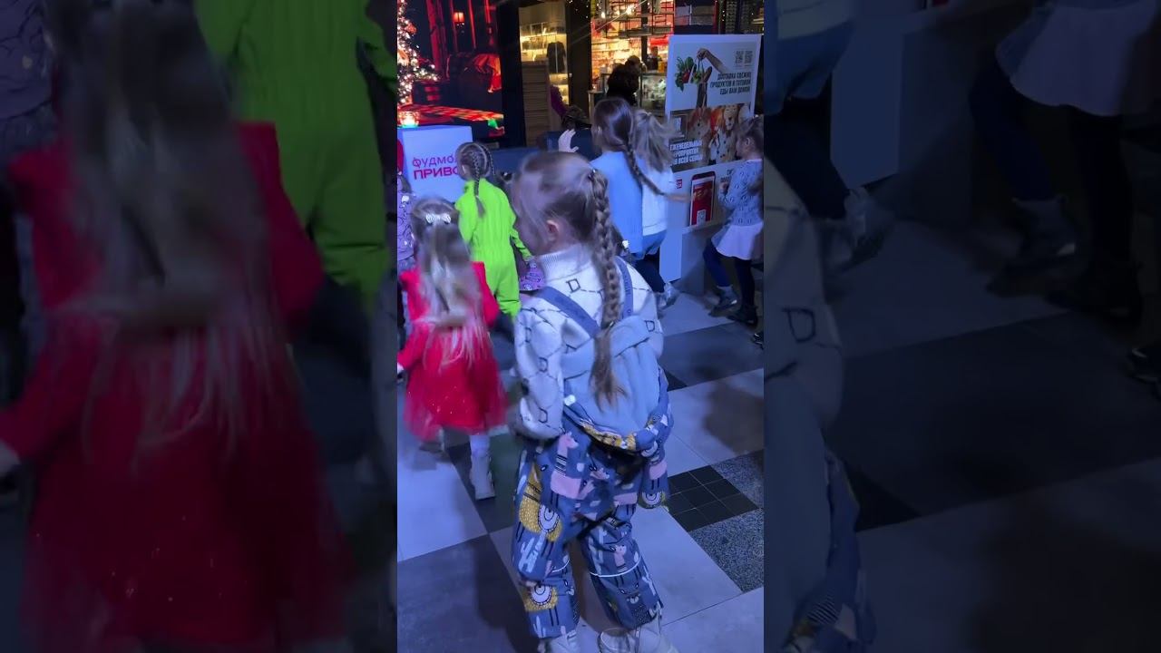 Подписывайся！Ставь лайк! Маша тусуется в Привоз Жулебино #likemasha #masha #mashalike
