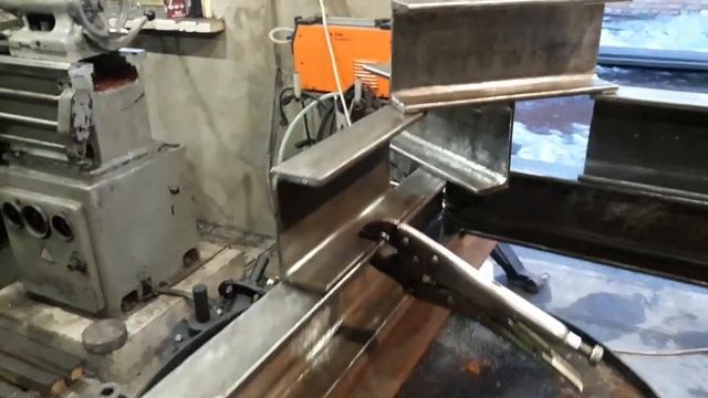 ##Мини погрузчик своими руками, сварка полурам.