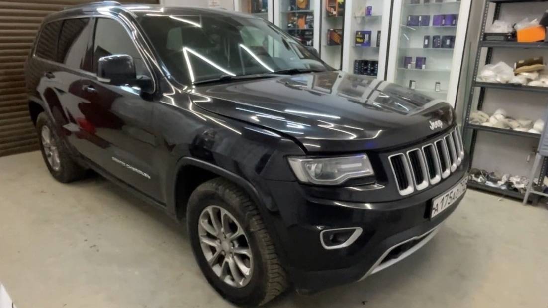 Jeep Grand Cherokee (WK2) - установка biled модулей