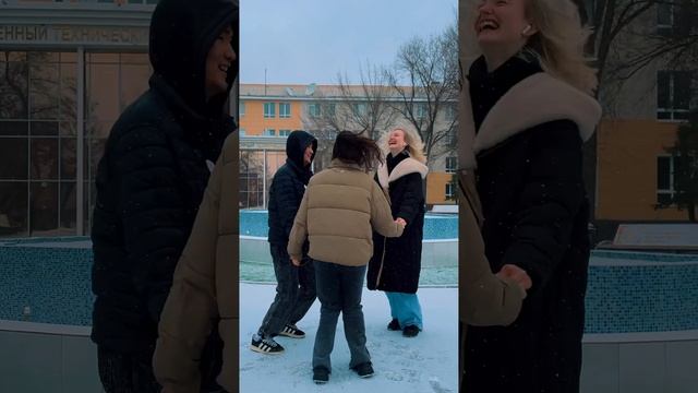 Долгожданный снег в студенческом городке АГТУ