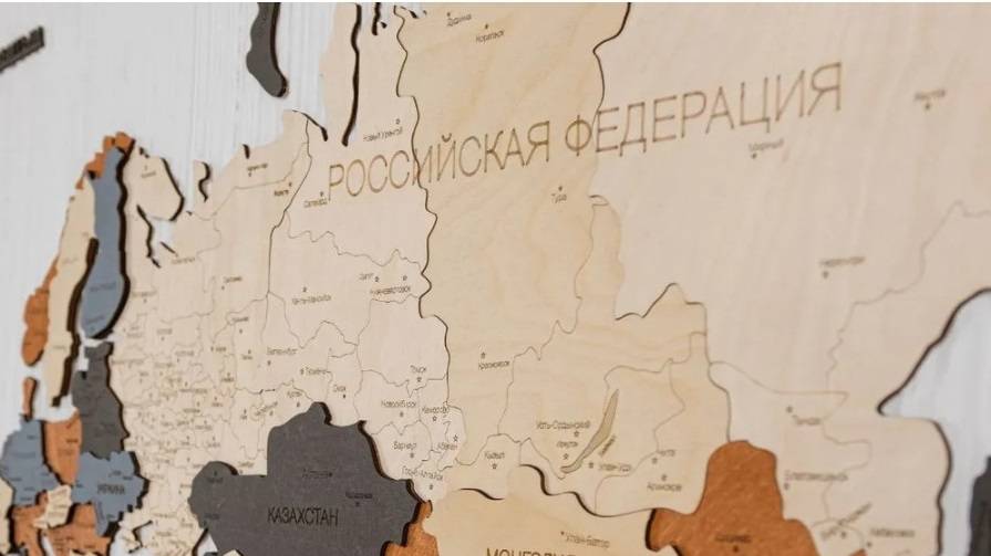 Карта мира из дерева настенная