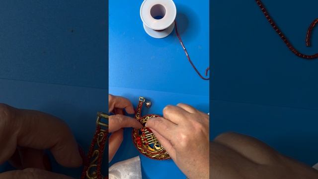 Окрашивание и декор пластиковых заготовок елочных украшений.