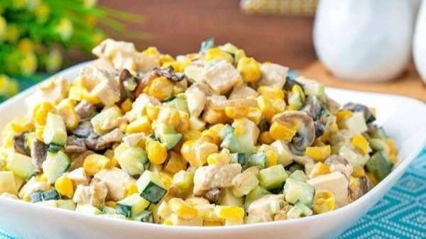 Летний салат с кукурузой