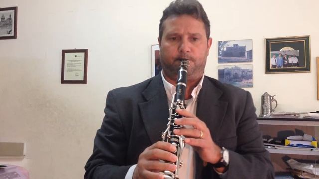 CUBANA  (beguine)  di Lamberti - Bagutti , eseguito dal clarinettista TOTO' AVILA