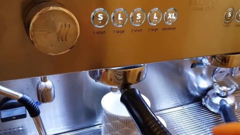 How to make hot americano (따뜻한 아메리카노 만들기)