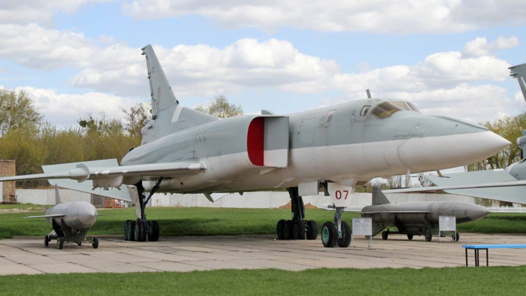 TU-22M-2 TRUMPETTER scale 1-72 ОБЗОР СОБРАННОЙ МОДЕЛИ