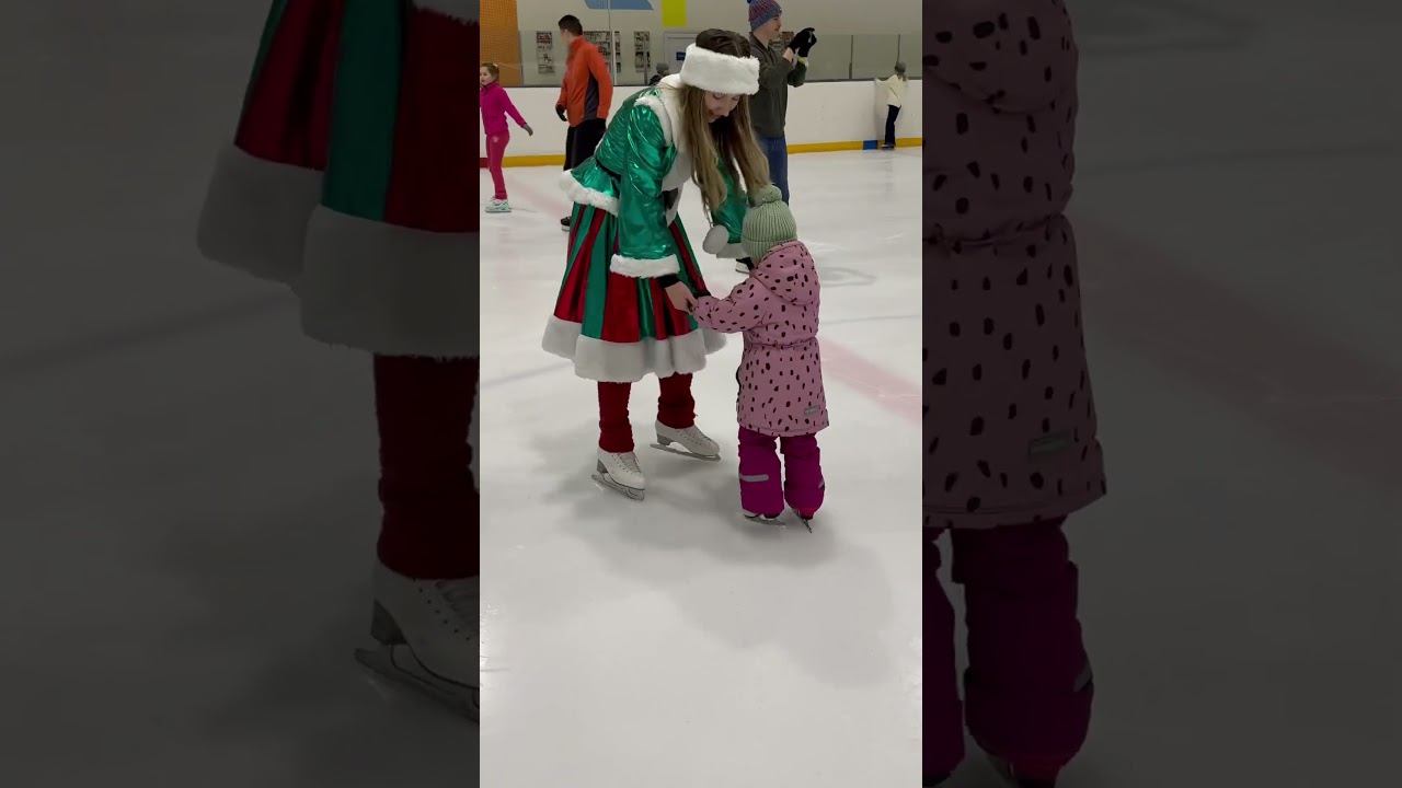Подписывайся! Ставь лайк! Маша танцует на коньках! #likemasha #mashalike #masha #лайкмаша