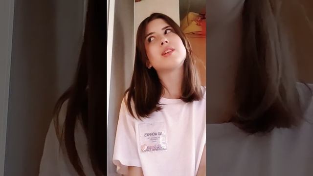 пью клубничный лимонад