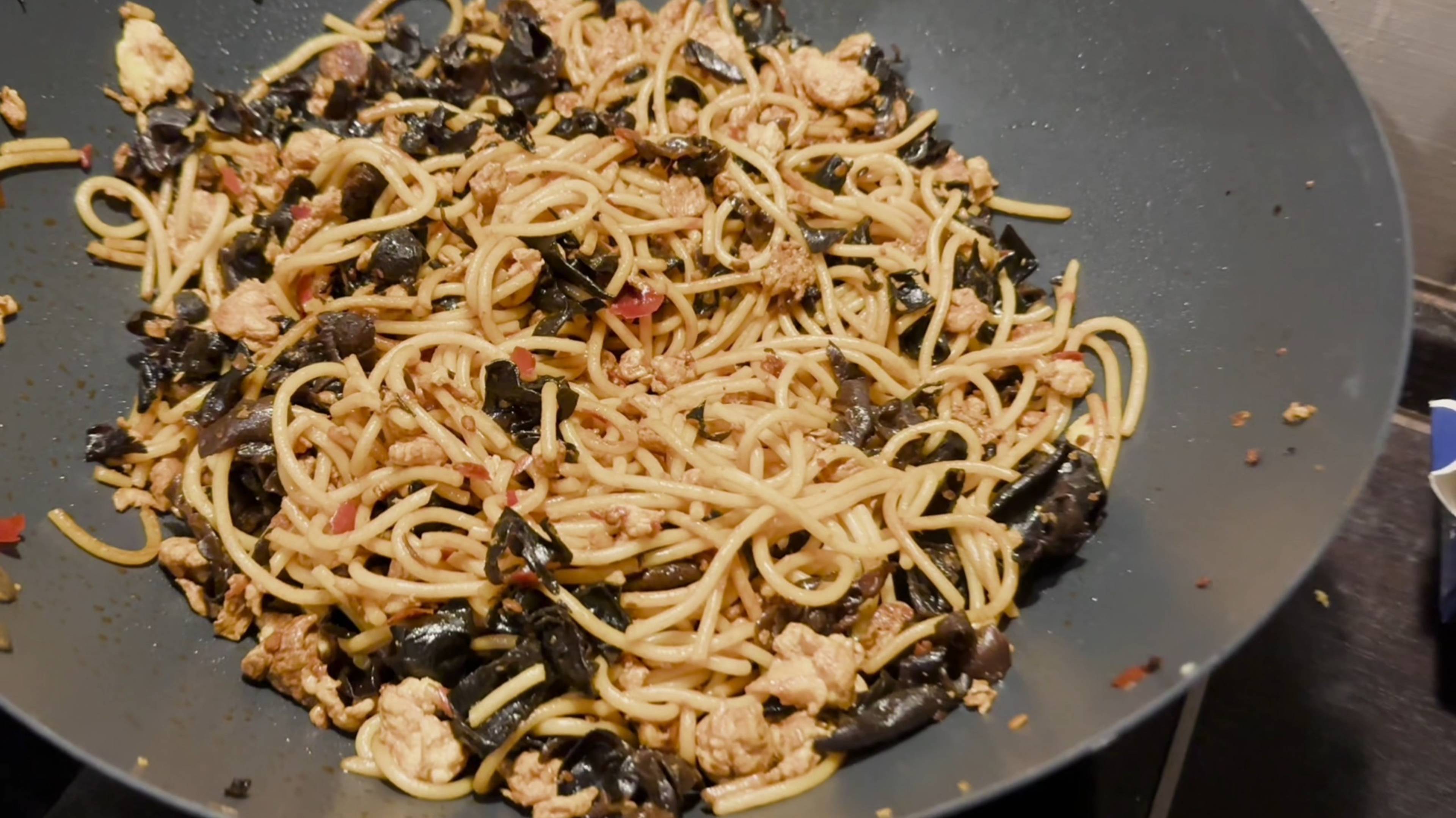 Китайская кухня. Простой рецепт сычуаньской 鷄蛋麵 - лапши с яйцом.