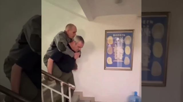 👏В Химках 59-летний мужчина помогает людям с ограниченными возможностями👏