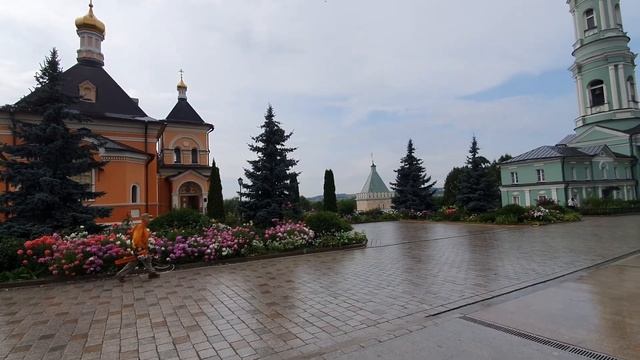 Оптина пустынь — мужской монастырь, расположенный в Калужской области, около Козельска.