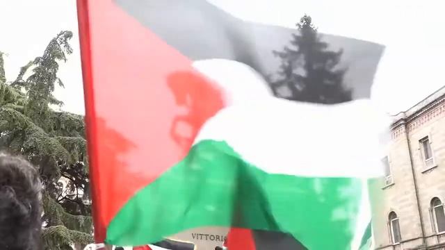 Video protesta studenti palestinesi in piazza Italia a Perugia