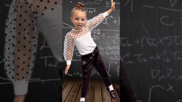 Вероника Сидор в рекламной съемке для бренда детской одежды