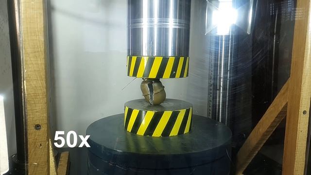 500 ТОННЫЙ ГИДРАВЛИЧЕСКИЙ ПРЕСС ПРОТИВ ГРАНАТЫ