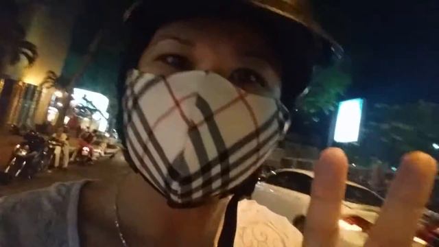 Scooter ride in District 1 to Trung Nguyen coffee