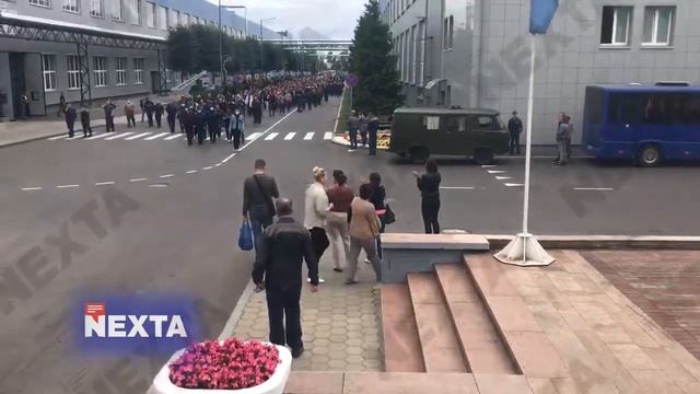 НА ЗАВОДЕ БЕЛАЗ НАЧИНАЕТСЯ ЗАБАСТОВКА! ТЫСЯЧИ ГОЛОСОВ СКАНДИРУЮТ УХОДИ!