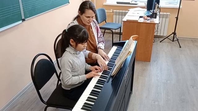 Д. Кабалевский "Про Петю". Исполняет Каршибоева Умида.mp4