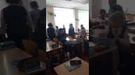Наш класс когда учительница уходит на одну минуту 😂😅