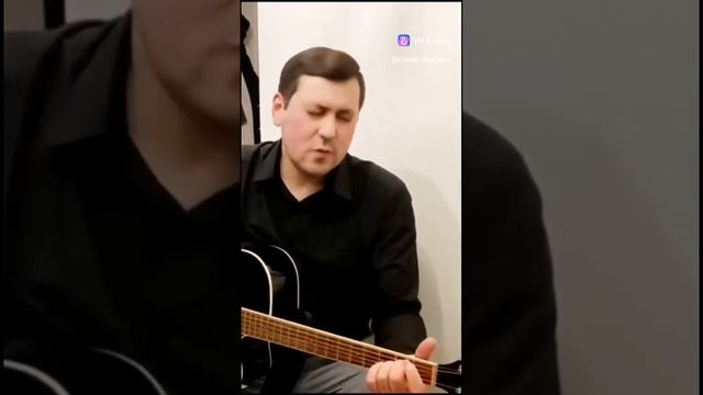 Белыми хлопьями снег