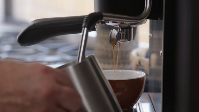 Silvia Pro: The compact commercial grade coffee machine for home