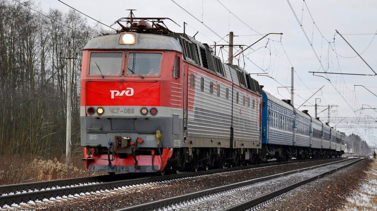 ZDSimulator. ЧС7-068 и ЧС4т-555 с фирменным поездом "Беларусь" №1 сообщением Москва-Минск