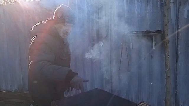 Жарю шашлык на мангале. Свинина на костре.
