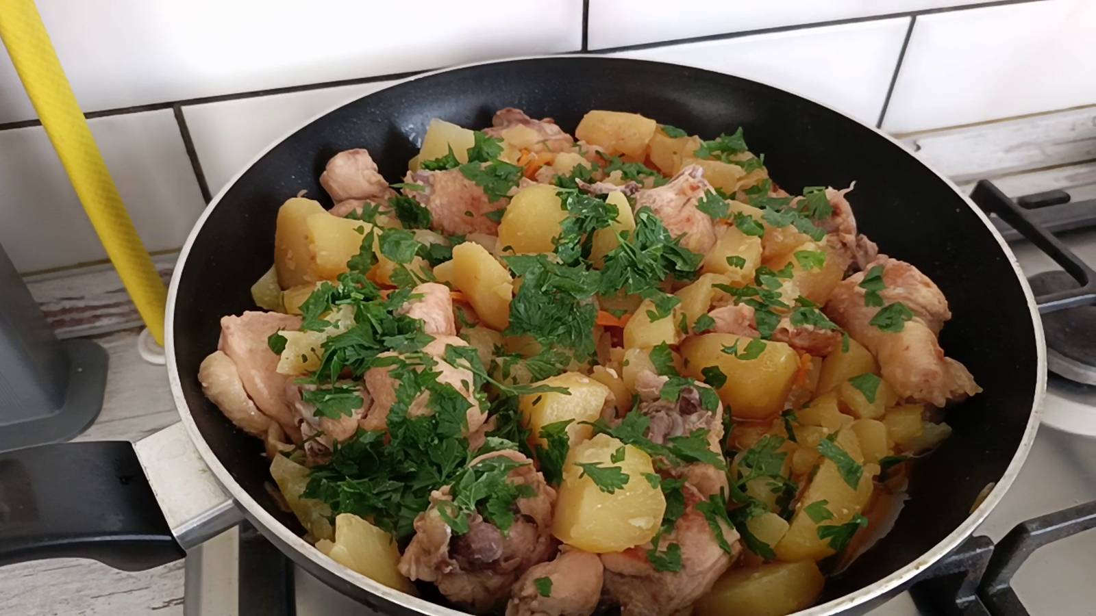 Готовлю соус из мяса и картошки
