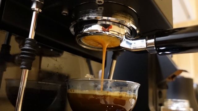 Espresso @ 6.5 bars on Gaggia Classic