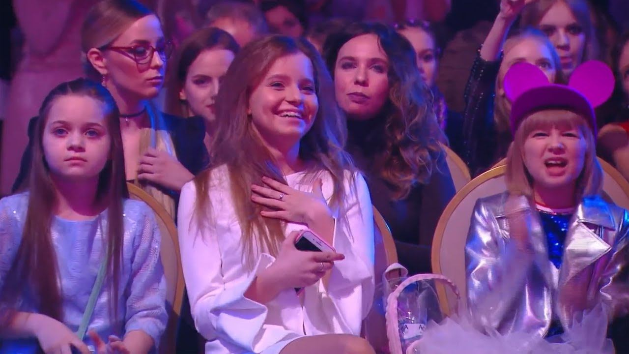Алиса Кожикина: победа в номинации «Песня года» (Девичник Teens Awards 2018)