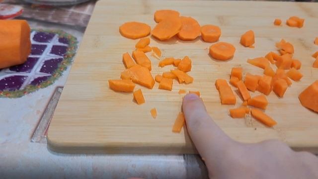 режу морковку 🥕🥕