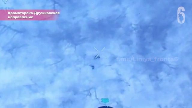 В условиях интенсивных боевых действий наши бойцы применяют дроны-сбросники для  доставки провизии